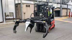 0 8T405 130 1920 IV 1 New KAUP Barrel Handler attachment eliminates manual handling of wine barrels