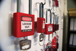 3.300x0 is Increase maintenance safety with top lockout procedures and custom shadowboards
