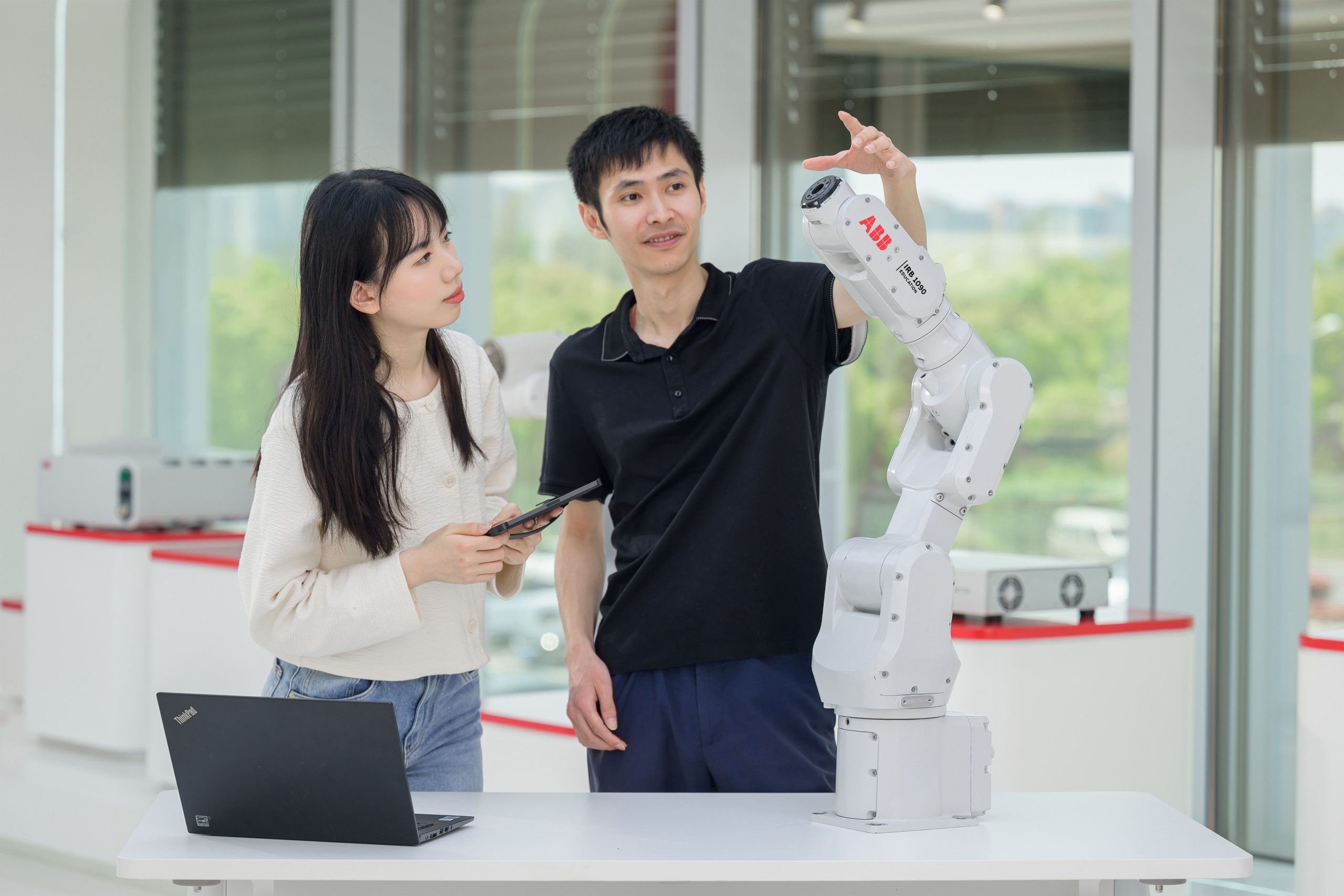 ABB expands education offering with launch of the IRB 1090