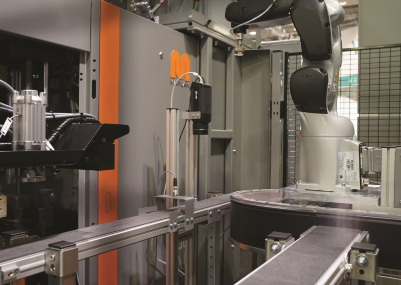 flir940 the flir a615 measures the exact position of the newly produced rubber luggage tags Machine vision: pick and place with Flir thermal imaging cameras