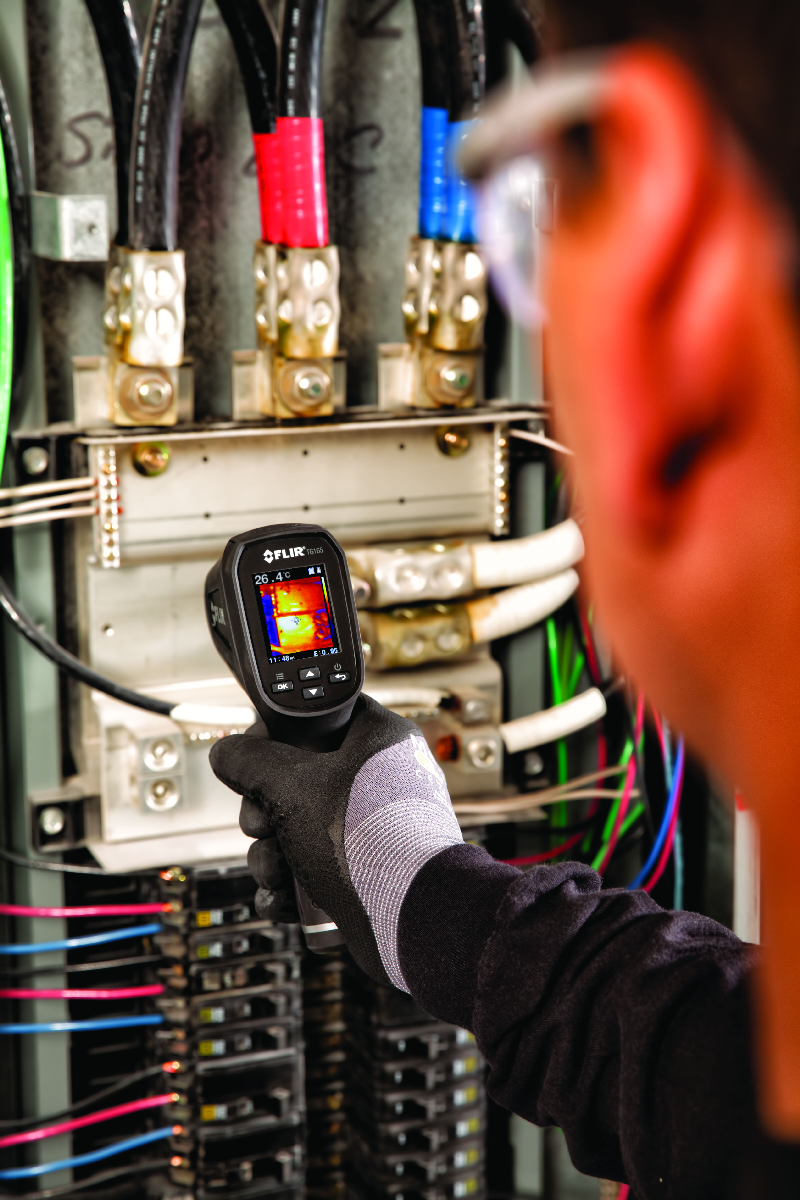 1 Thermal imager and IR spot meter combined for rapid, easy troubleshooting