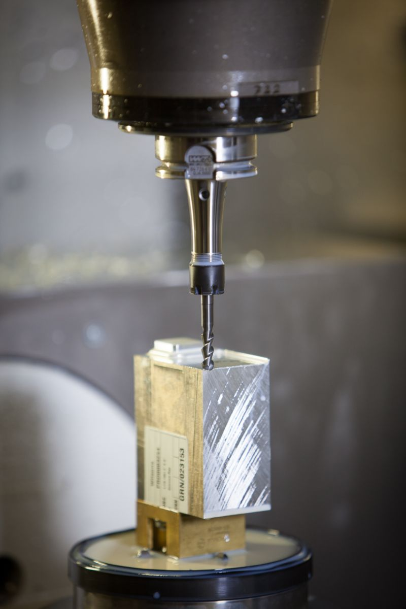 di spark 1 UK precision engineering firm opts for Atlas Copco’s new energy-saving, eco-efficient VSD+ compressor