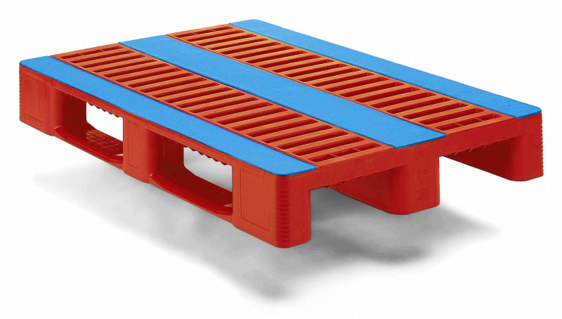 fefeb12craemer Craemer’s CR3-5 plastic pallet provides stability and safety in handling