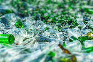 shutterstock 1105042415.300x0 is Correct bearing mounting tools and training bring savings to glass recycling plant