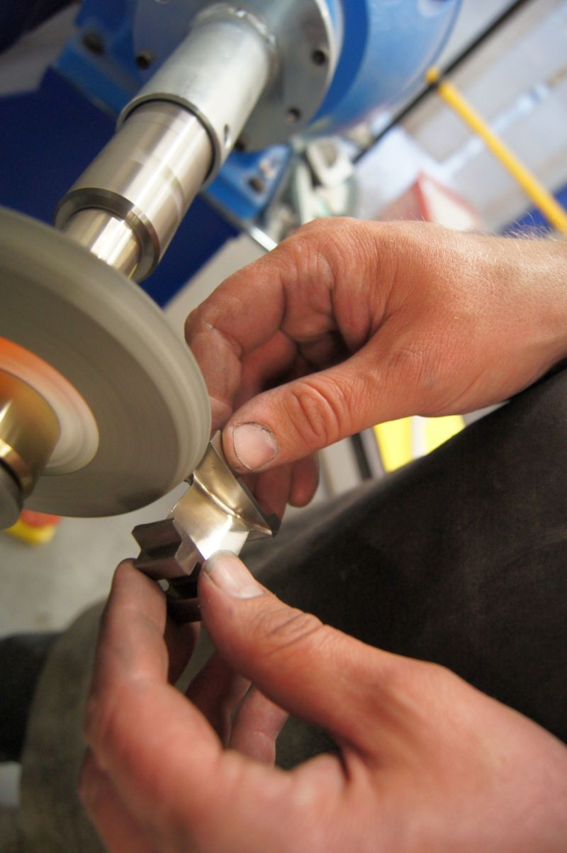 ch2 Meister Abrasives’ polishing wheels reflect aerospace industry demands