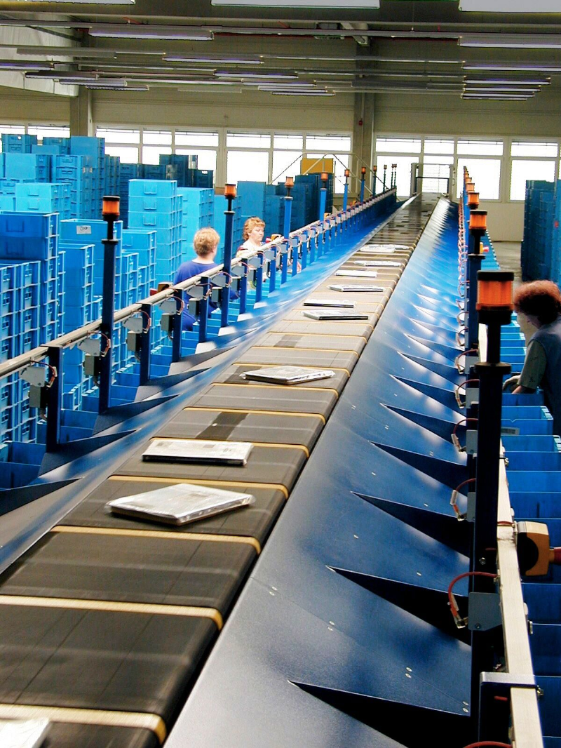 bild birkart globistics Interroll Cross Belt Sorters - The Economical Solution