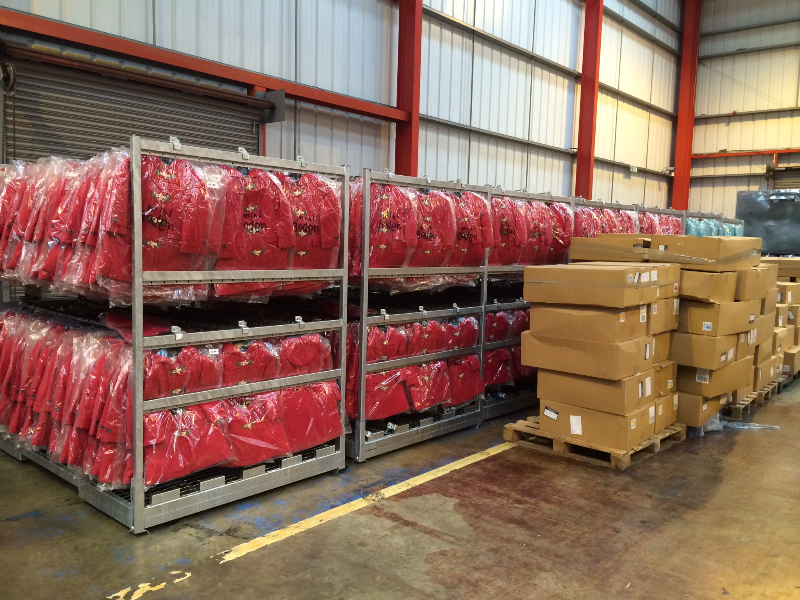 10 Folding garment frame makes transportation easier