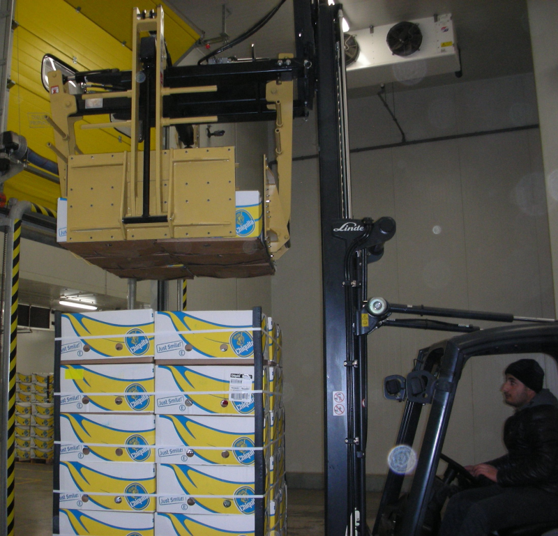 cekok B&B Attachments provides a layer picking solution for fresh fruit and vegetable supplier
