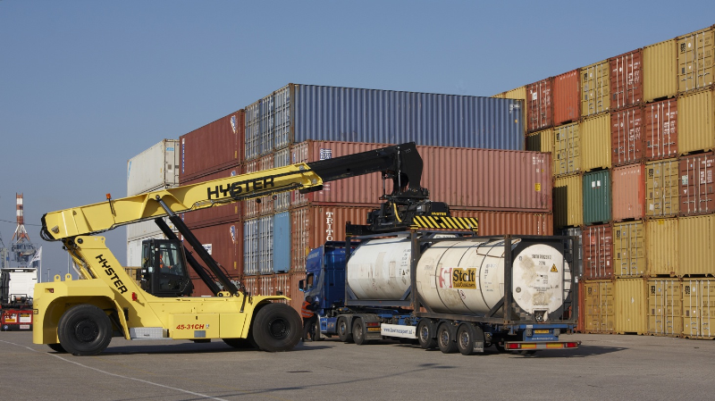 hyster Ship to shore to store