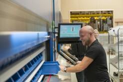 1 Using Flex labor to meet spikes in demand with Kardex Pick-to-Light Technology: Color Picking