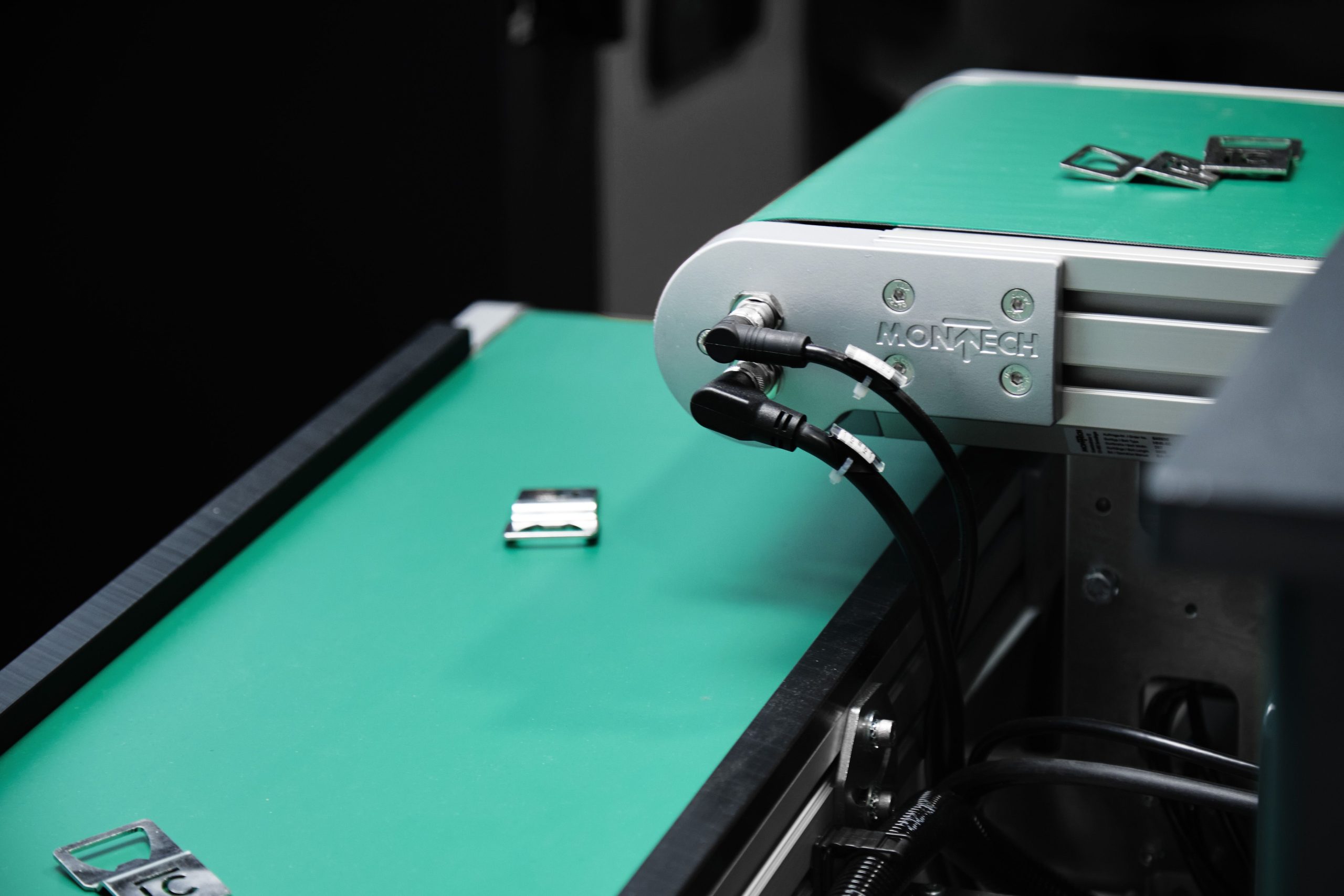 Custom-tailored system based on standardised belt conveyors