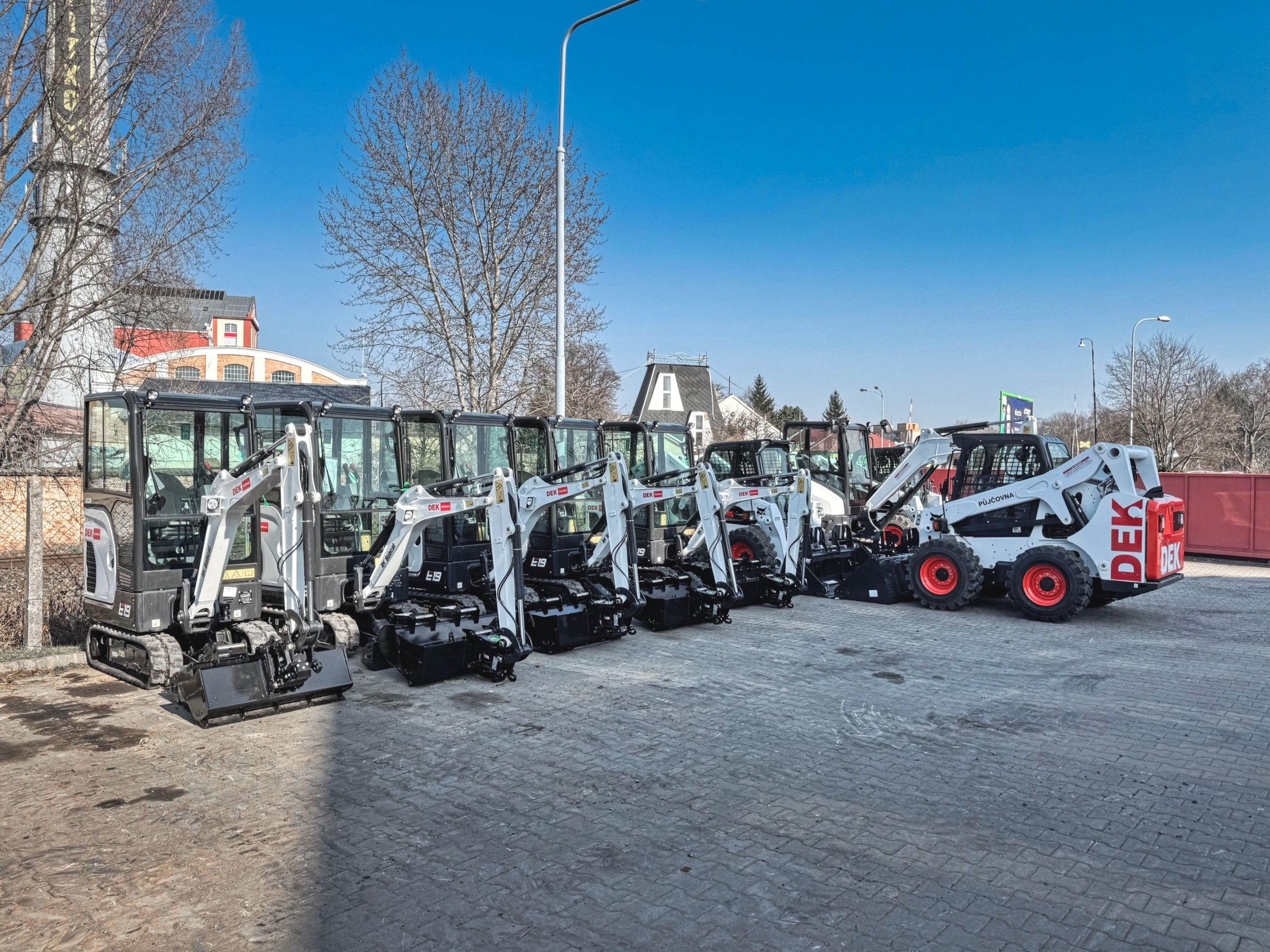 Record delivery of Bobcat excavators and loaders