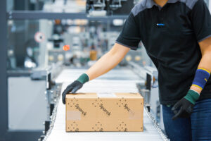 CVP Impack box conveyor black Five packaging trends that are changing e-commerce shipping