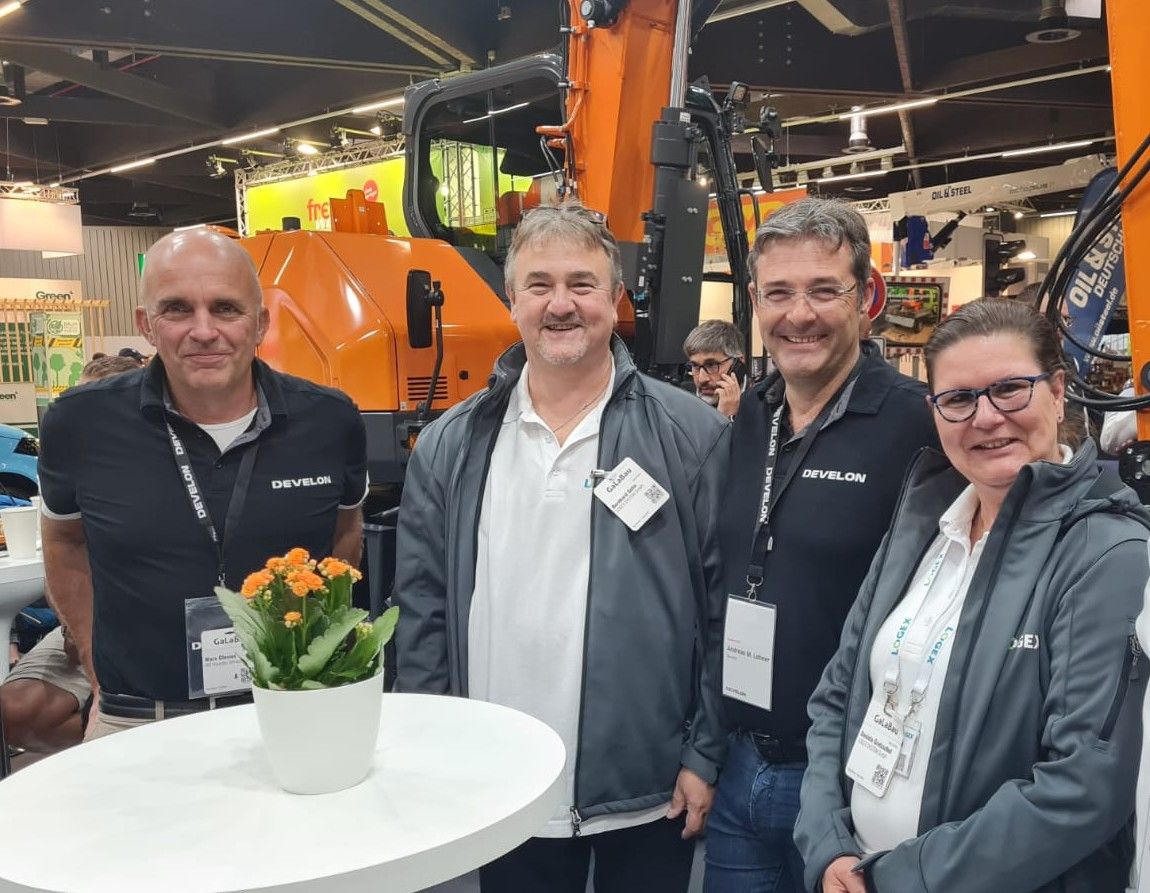 DEVELON and LOGEX Agree on new partnership in the waste disposal and recycling sector