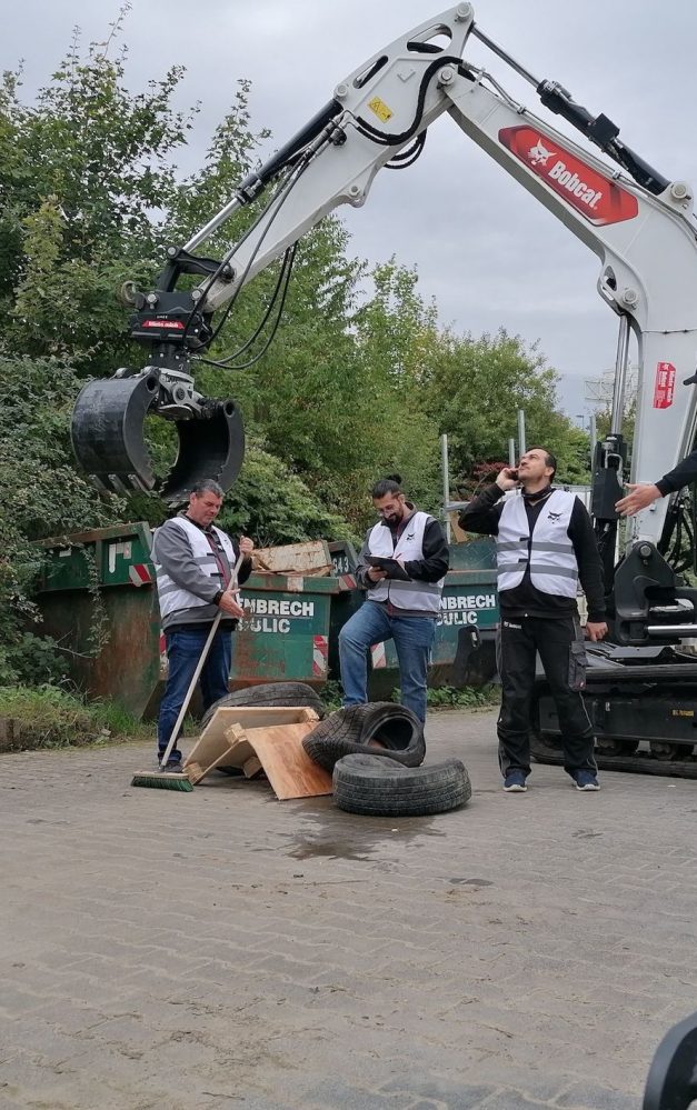 Building a better world: Doosan Bobcat employees volunteer across the globe