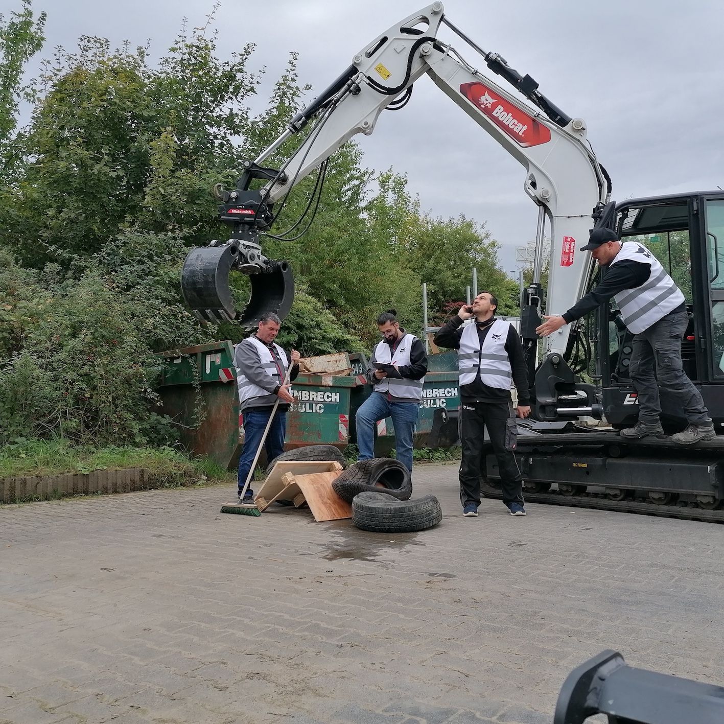 Building a better world: Doosan Bobcat employees volunteer across the globe