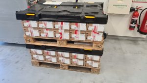 EUROPALLETLID BECKHOFF Efficient Removal of Stretch Wrap within Manufacturing using the Loadhog Pallet Lid