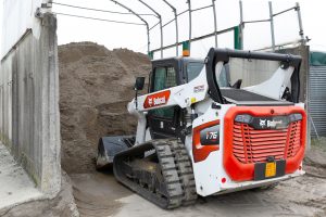 Euroverde Zanon 7 red Bobcat T76 Compact Track Loader: An Irreplaceable Ally for Harvesting in the Euroverde Fields