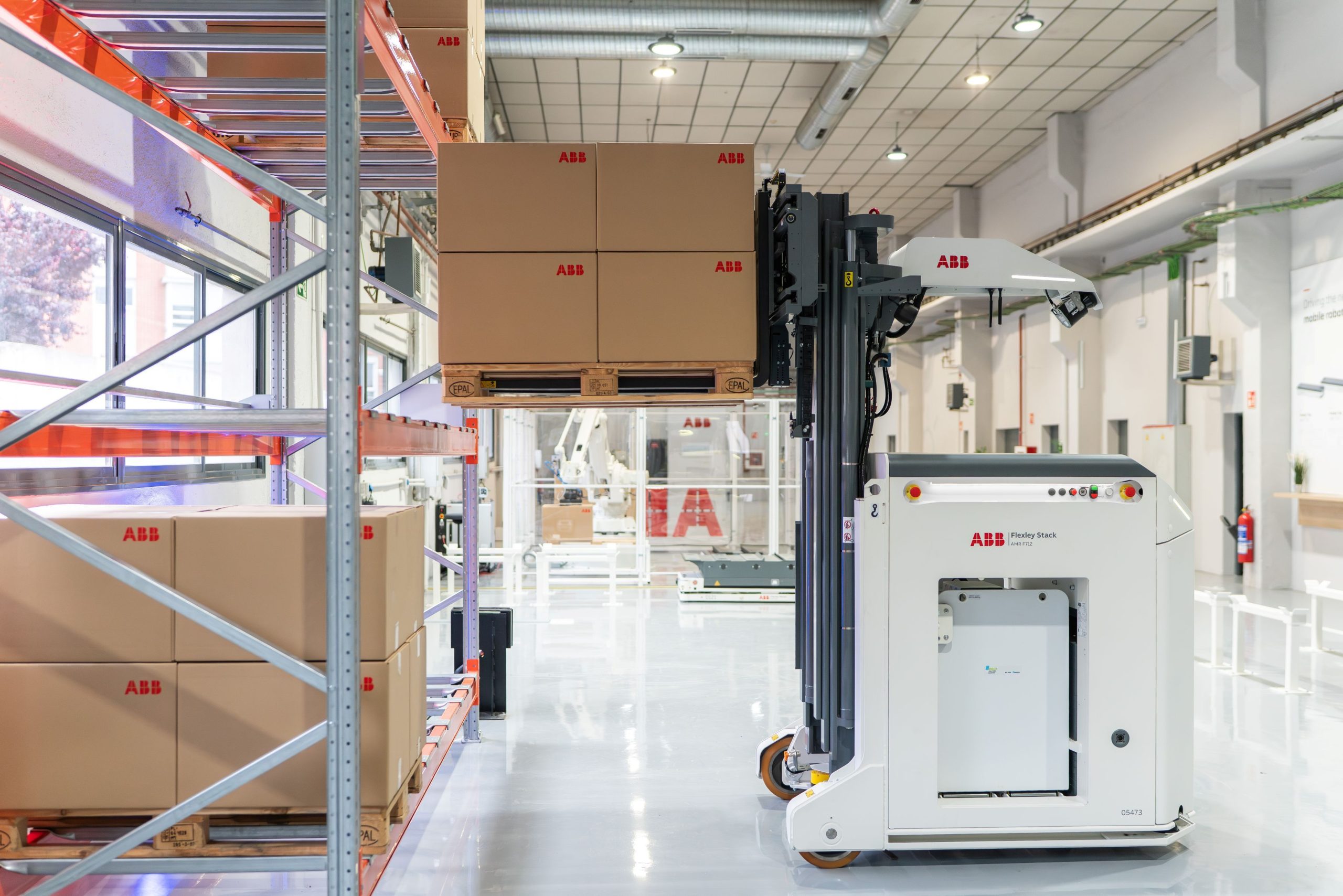 ABB Robotics completes its AI-powered Visual SLAM AMR portfolio with new autonomous forklift