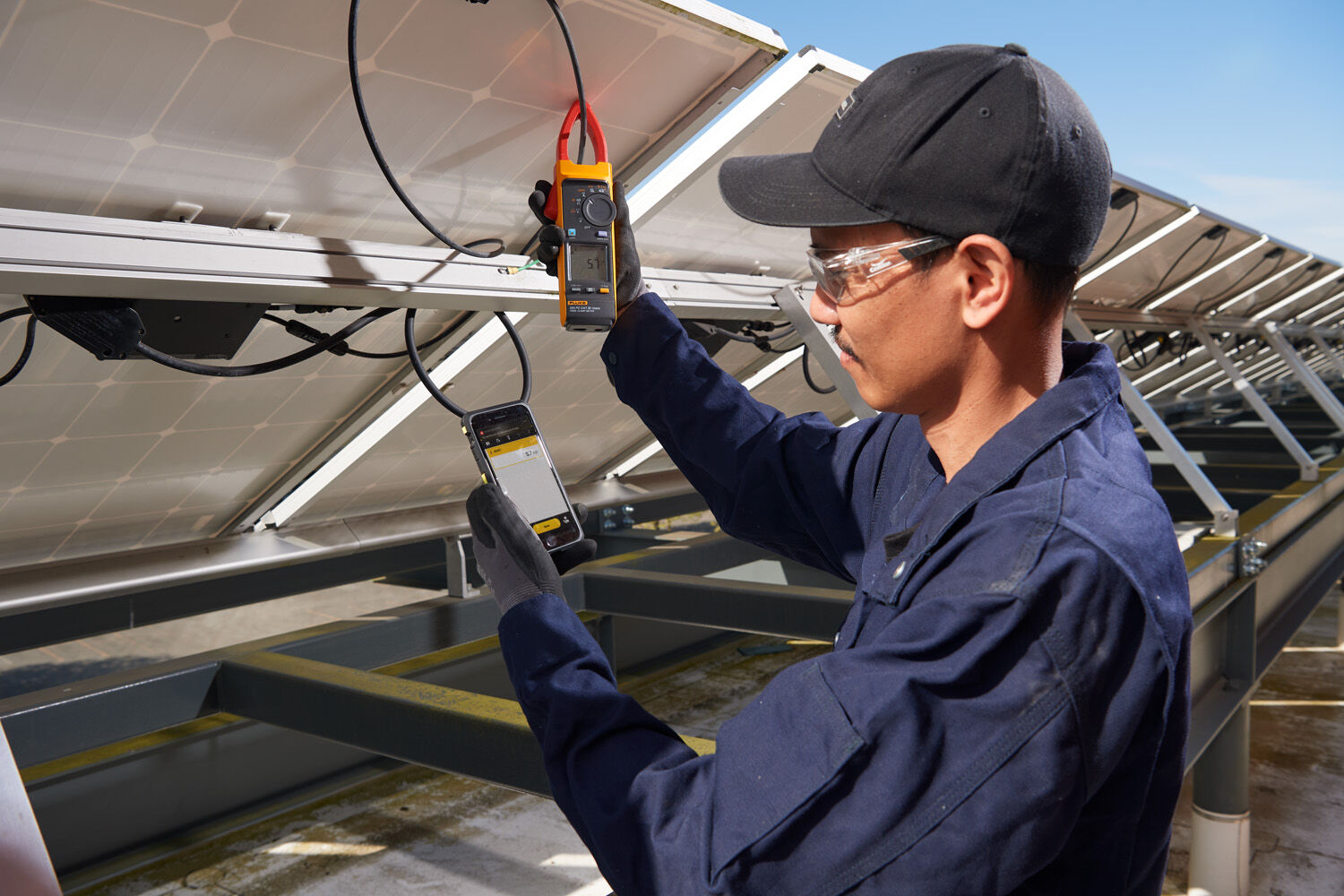 Top tips for solar installation troubleshooting using the Fluke 393 FC CAT III 1500 V Clamp Meter