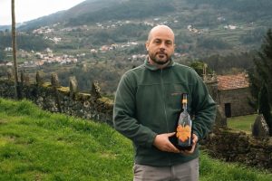 Bodegas Marqués de Vizhoja is a renowned Galician vineyard located in the province of Pontevedra in Spain, specialising in the production of white wines.
