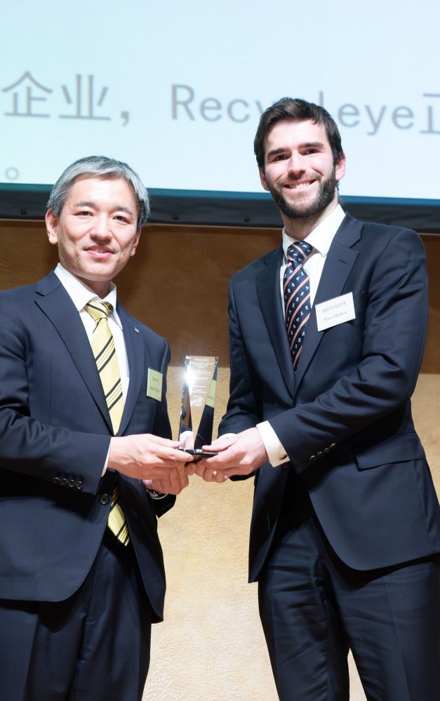 Recycleye wins FANUC award for innovation and extends exclusive robot deal