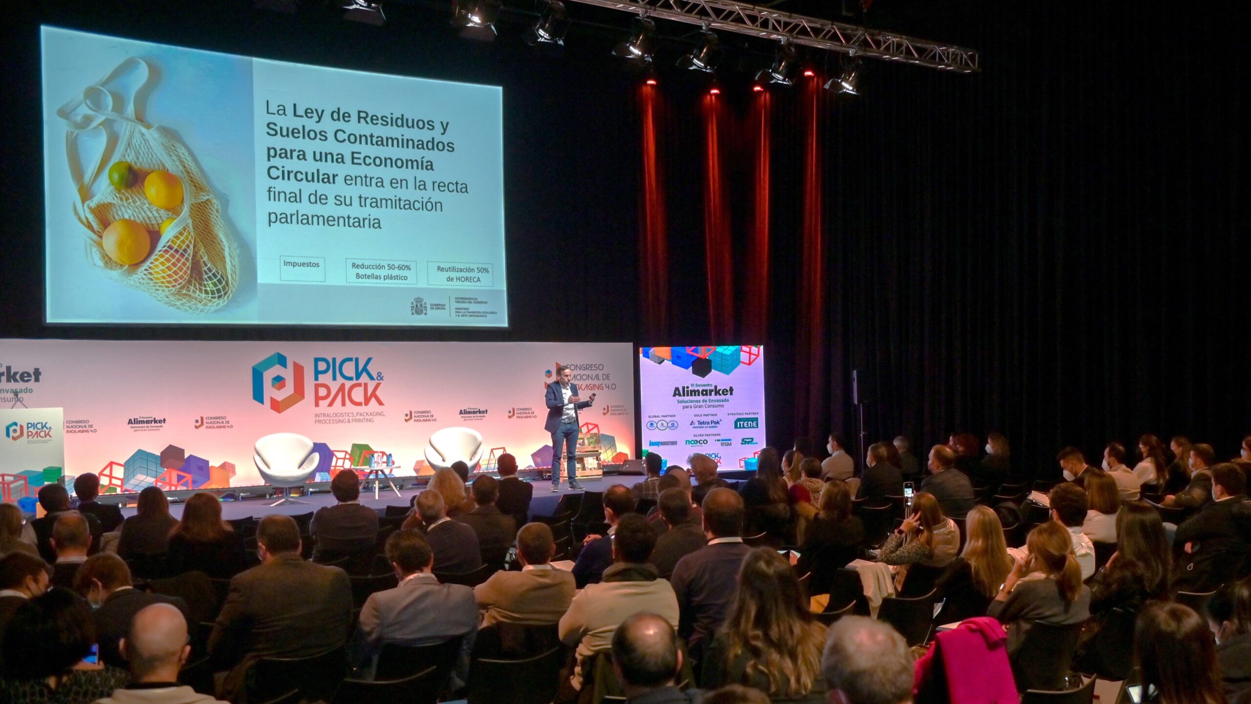 La industria del packaging cambia su rumbo para eliminar la produccion de nuevo plastico y centrarse en soluciones circulares scaled The packaging industry changes course to eliminate the production of new plastic and focus on circular solutions