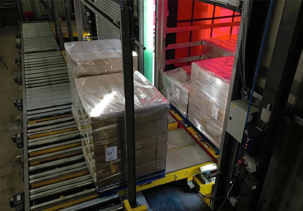 Integrating the loading process for 100% end-of-line automation