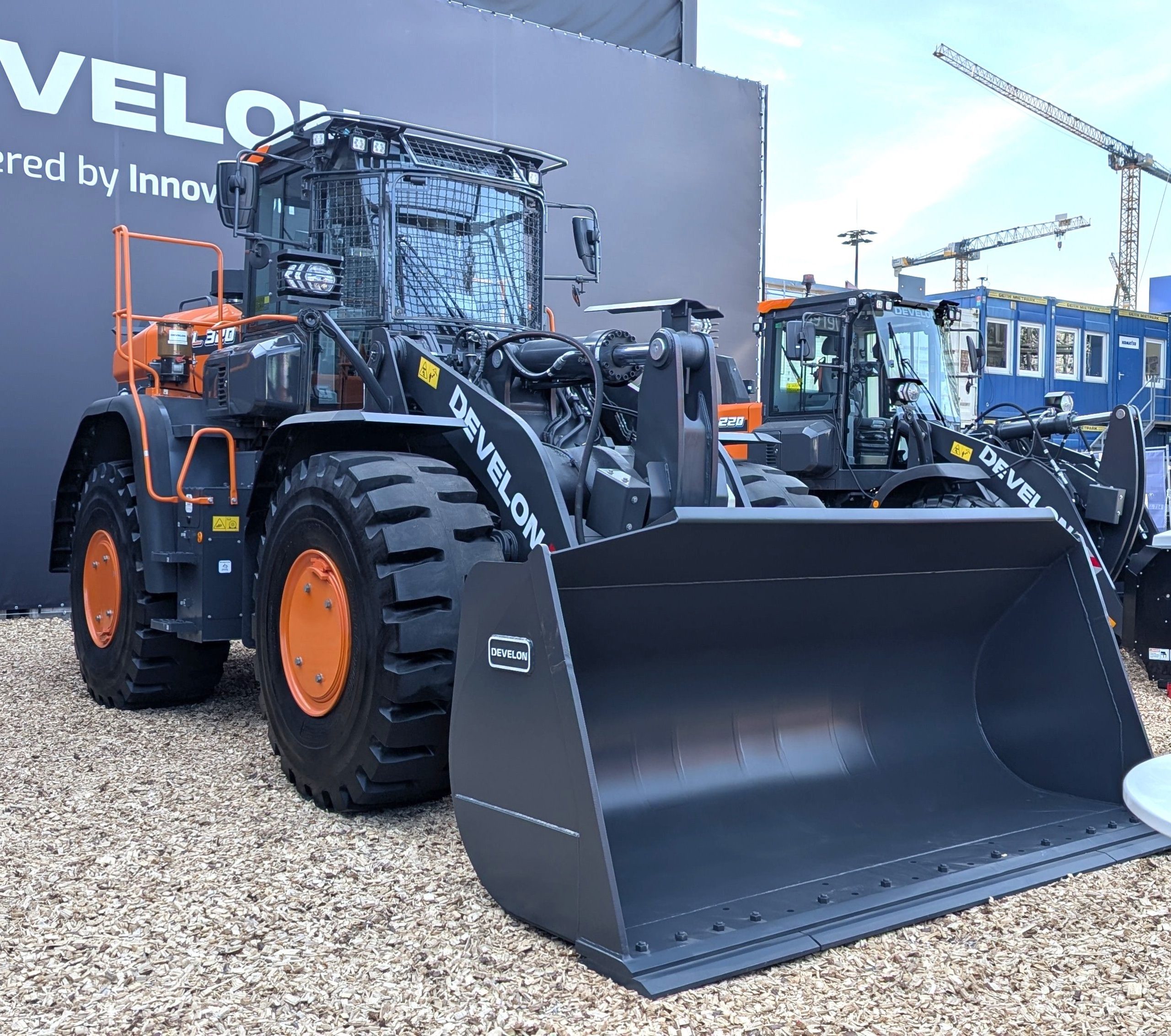 New waste and recycling kit for Develon DL-7 Wheel Loaders