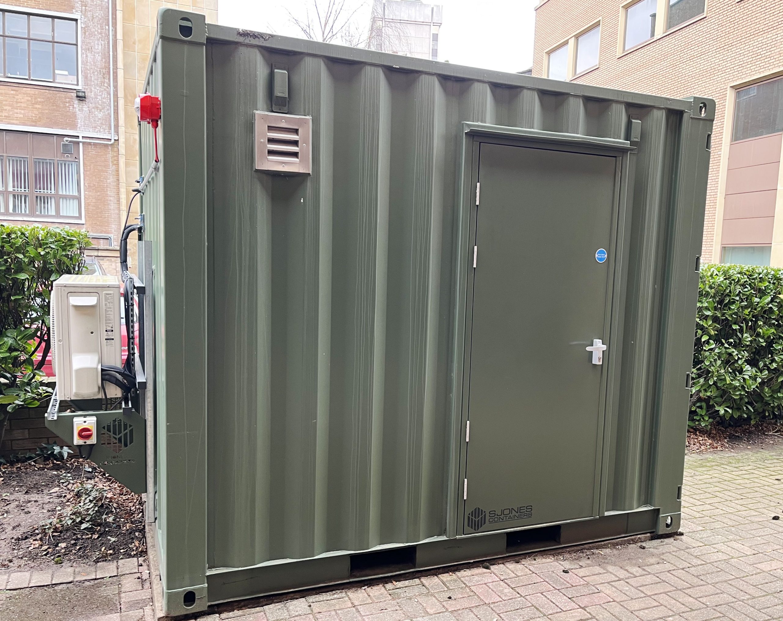 S Jones Containers powers up Cardiff University engineering racing team