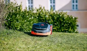 Segway Navimow X3 robotic lawnmower series Road-tech to lawn-tech: STMicroelectronics’ latest automotive-industry satellite-navigation chips power robotic lawnmowers from Segway