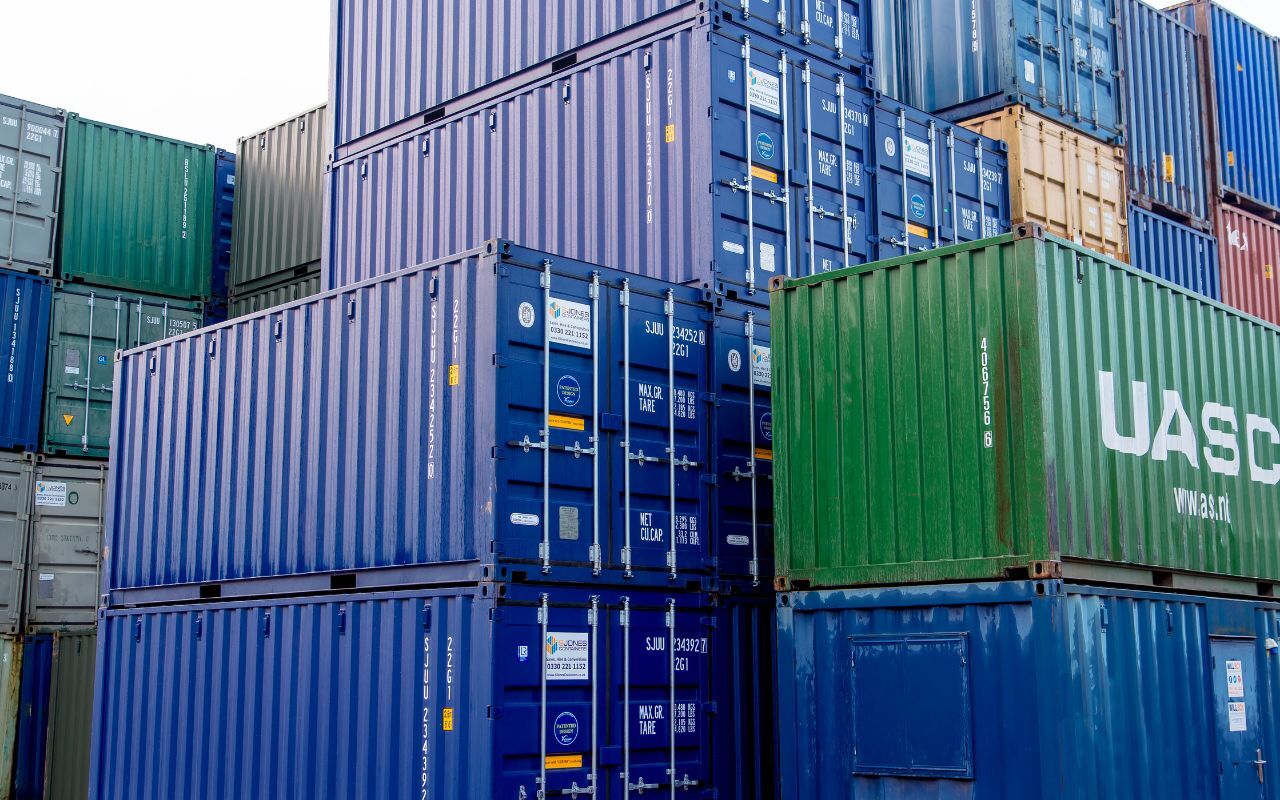 Eight ways to avoid container scams