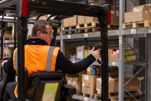Yale Reverse Speed System New add-ons for electric Yale® Lift Trucks to help optimise warehouse safety and efficiency