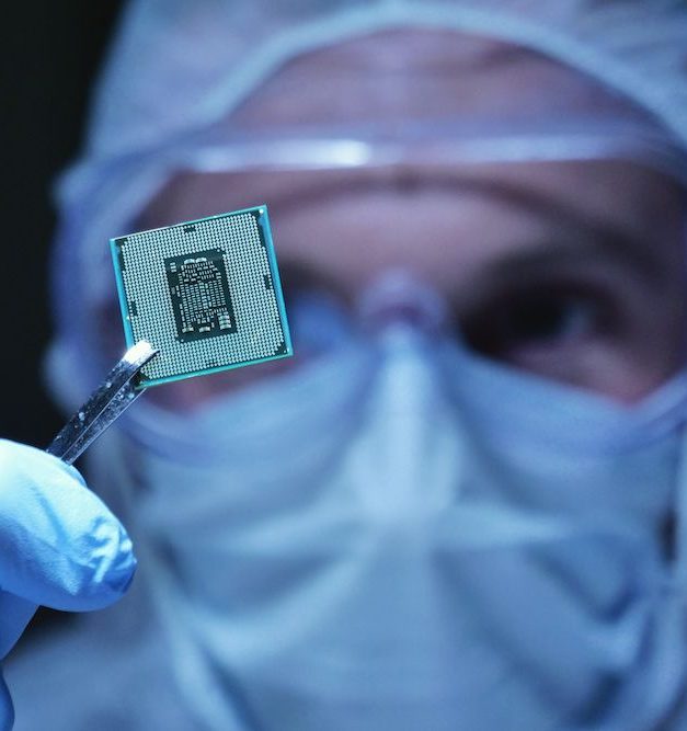 sureCore teams with Sarcina to package cryo chips