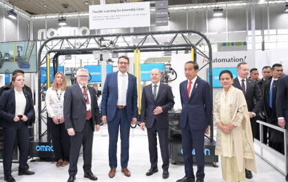 German Chancellor Olaf Scholz Visits OMRON’s Booth at Hannover Messe 2023
