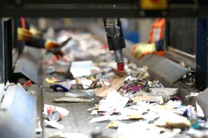 fan34737 FANUC helps Recycleye revolutionise waste handling with AI robotic picking technology