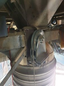 haw09 e 300dpi Bespoke electric winch ensures safe and smooth loading of HGVs