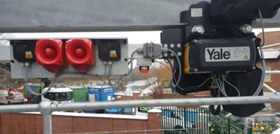 Hoist & Winch designs and manufactures outdoor-specification tandem-lifting hoist for Environment Agency