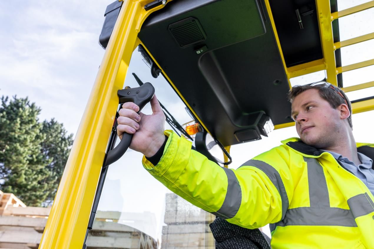 New operator assistance solutions from Hyster® support tough industries